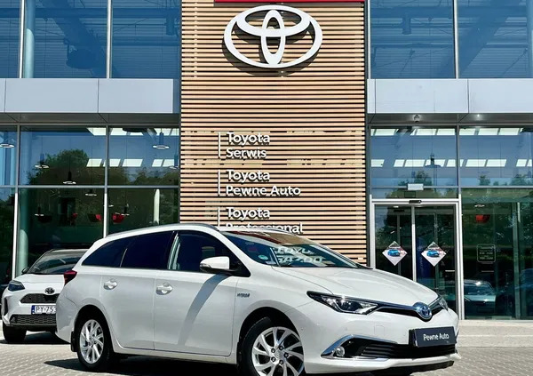 urzędów Toyota Auris cena 72900 przebieg: 161561, rok produkcji 2018 z Urzędów